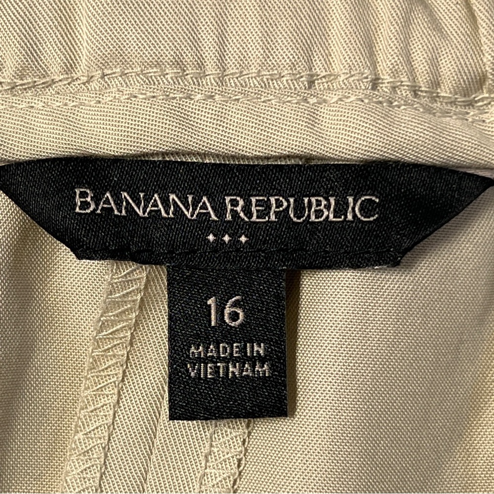 Banana Republic Khaki Tan Paperbag Tie Waist Pleated Shorts Size 16 - Picture 8 of 14